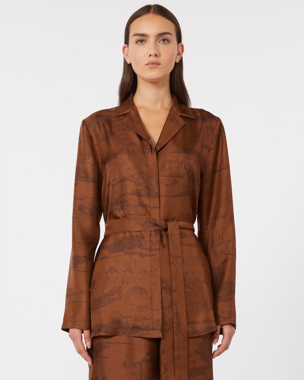 Blusa em sarja de pura seda estampada